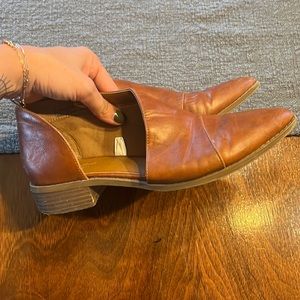 Universal Thread Shoes